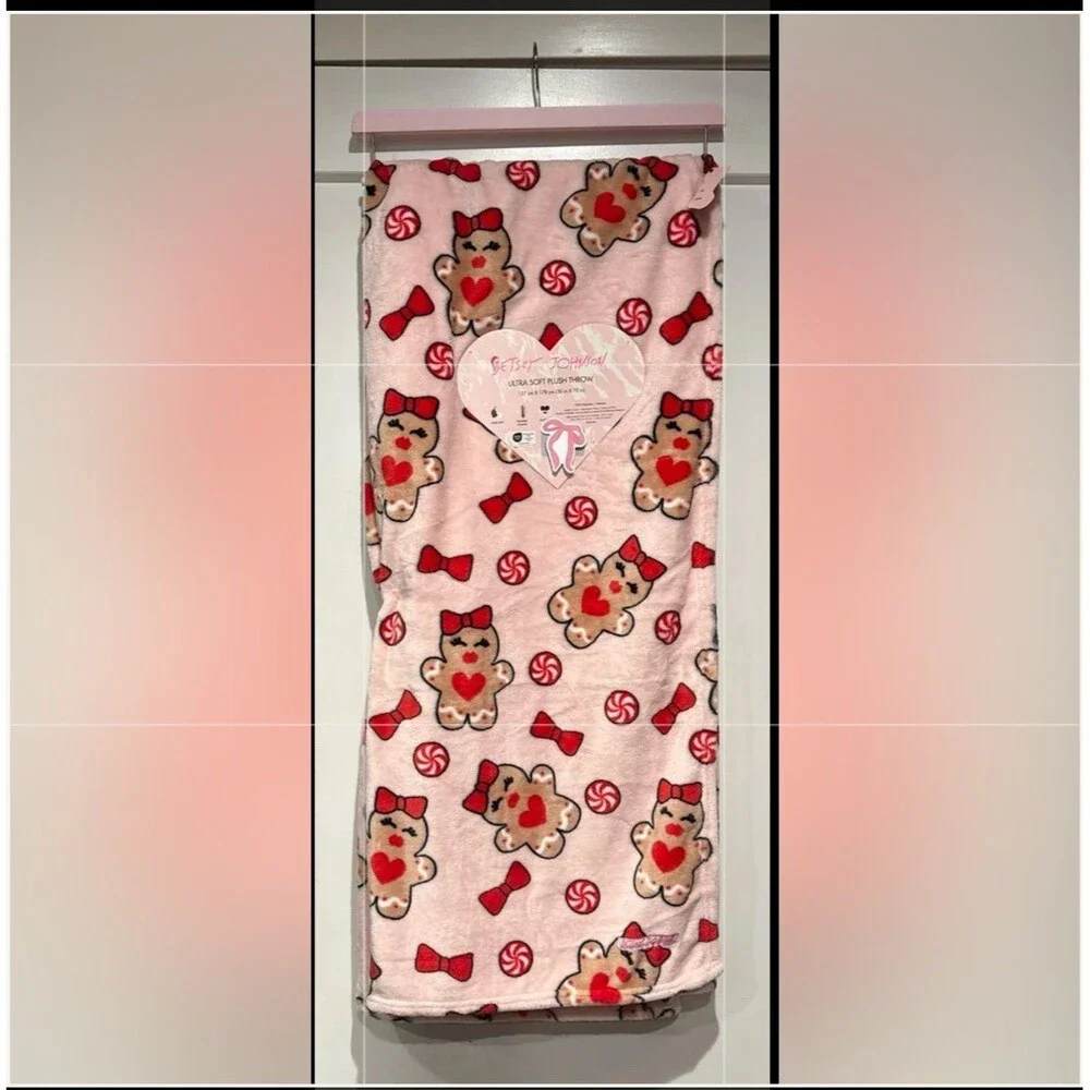 Betsey Johnson Christmas gingerbread Pink blanket